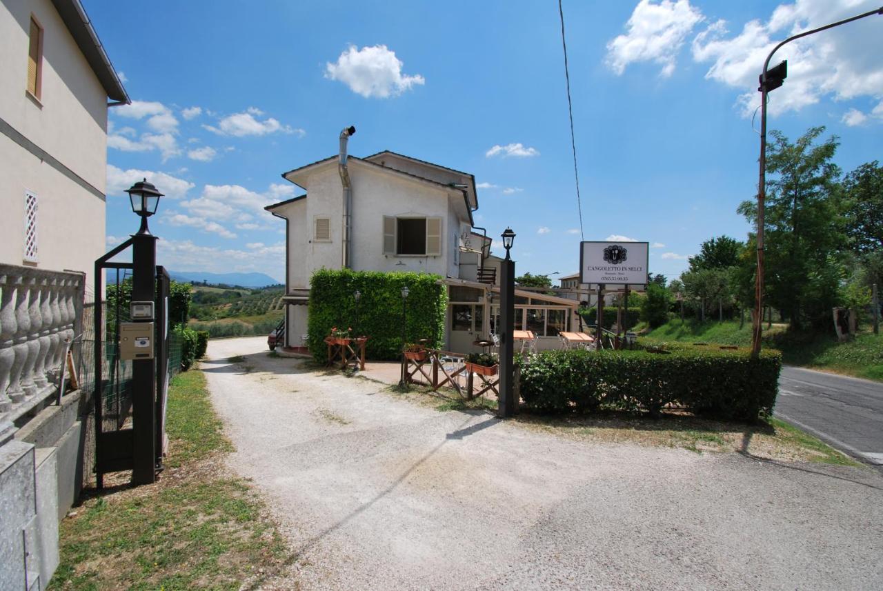 Hotel & Ristorante L'Angoletto In Selci Selci  Dış mekan fotoğraf